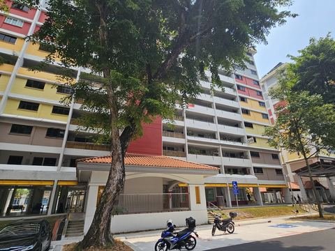 Blk 319 Ang Mo Kio Ave 1 void deck